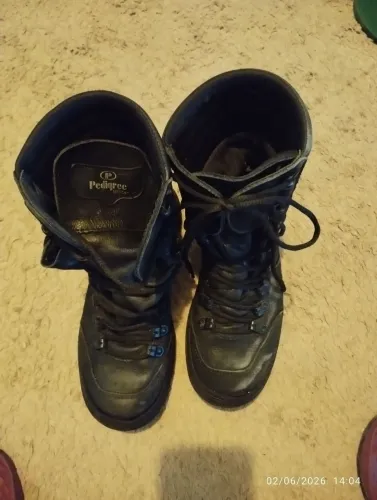 Bota militar pedigree usado. Barato