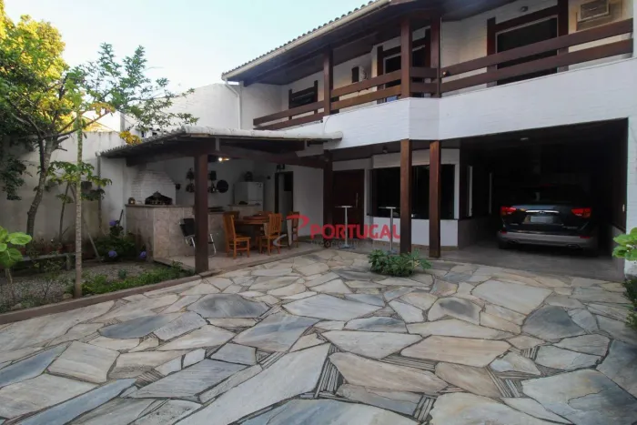 Casa com 4 dormitórios à venda, 311 m² por R$ 1.000.000,00 - Centro - Macaé/RJ