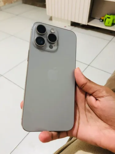 O iPhone 15 pro max 256 gb