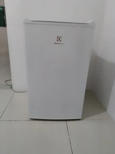 Vendo frigobar Eletrolux novo 