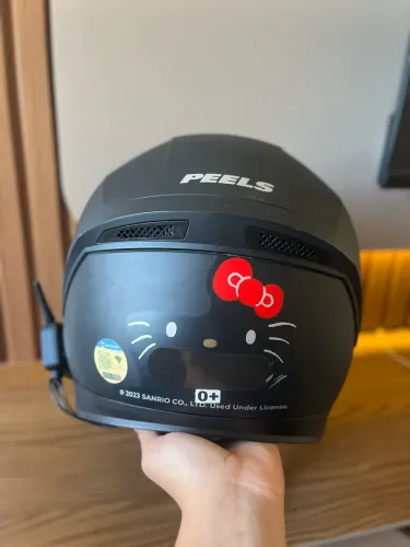 Capacete peels preto fosco hello kitty