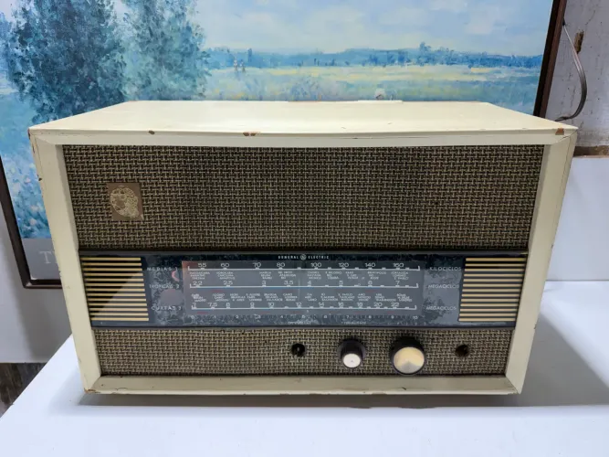 Rádio antigo general electric anos 50