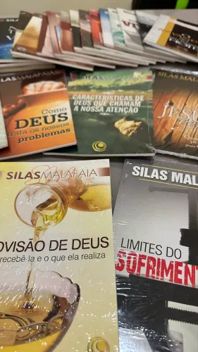 Coleção com 24 livros do Silas Malafaia (7 lacrados)
