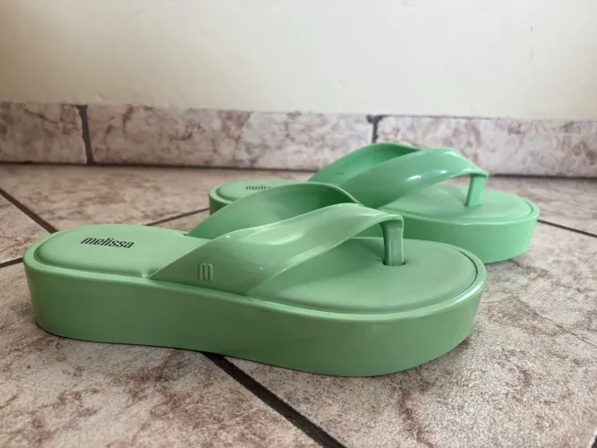 Chinelo Melissa Beige verde 38