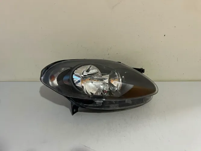 Farol direito Palio Attractive 2012/2013/2014/2015/2016/2017/2018/2019