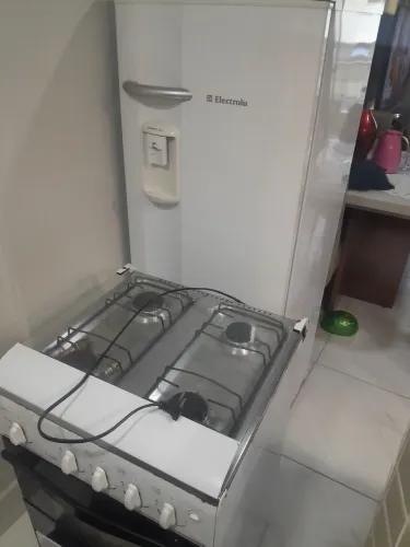 Oportunidade figao 4 bocas utonatucoe geladeira eletrolux em oerfeito estado de uso
