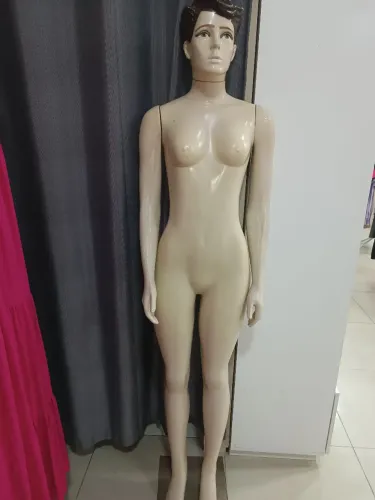 Manequim feminino