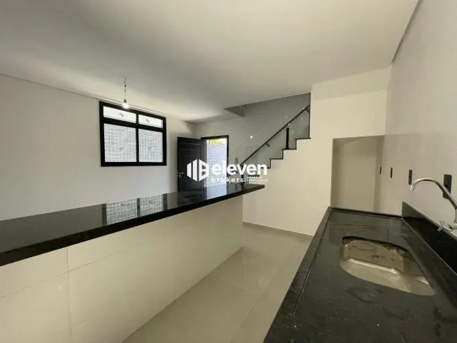 Village à venda no Macuco, Santos/SP | 2 quartos | porcelanato | sol da manhã