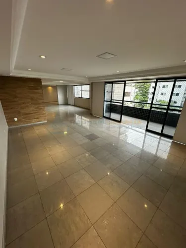 Apartamento com 241m² no bairro de Apipucos