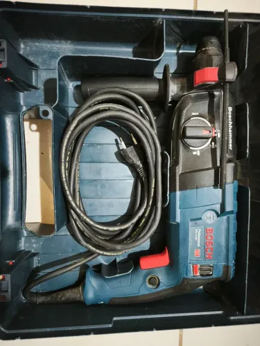 Furadeira e martelete Bosch 800w