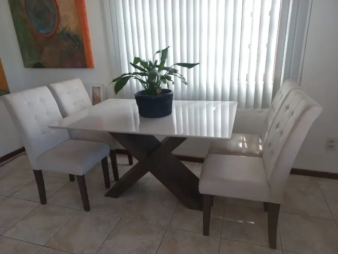 Conjunto mesa com 4 cadeiras