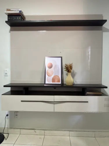 Painel de TV + Rack com Prateleira - Freijó e Branco