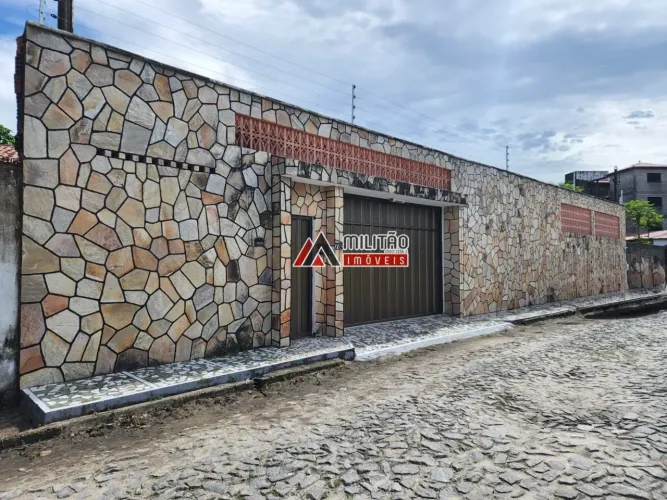 Linda casa para venda tem 1200m2 com 7 quartos no Centro - Pindoretama - CE