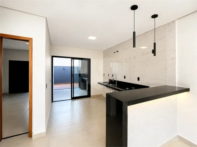 Casa à venda com 3 quartos, sendo 1 suíte, no condomínio Horto Florestal Villagio, Sorocab
