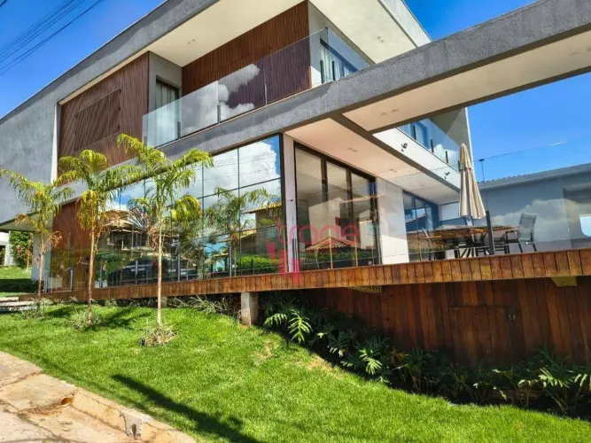 Casa de Alto Padrão à Venda de 06 Quartos sendo Suítes no Bairro Escarpas Do Lago em Ribei