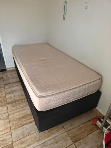 Cama solteiro box + colchão em excelente estado