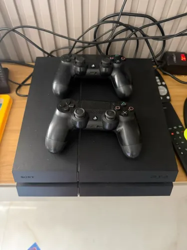 PS4 FAT 500gb 2 controles (sem jogos)