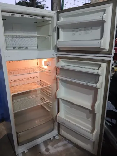 GELADEIRA FROST FREE COM GARANTIA E ENTREGAR