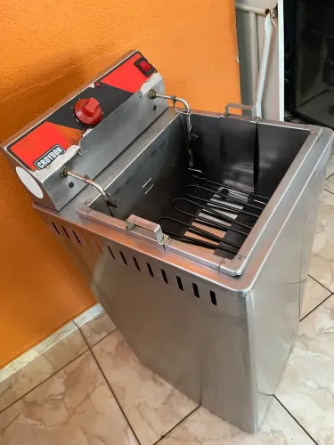 Fritadeira cloydon , 21 litros , 220V , em perfeito estado !