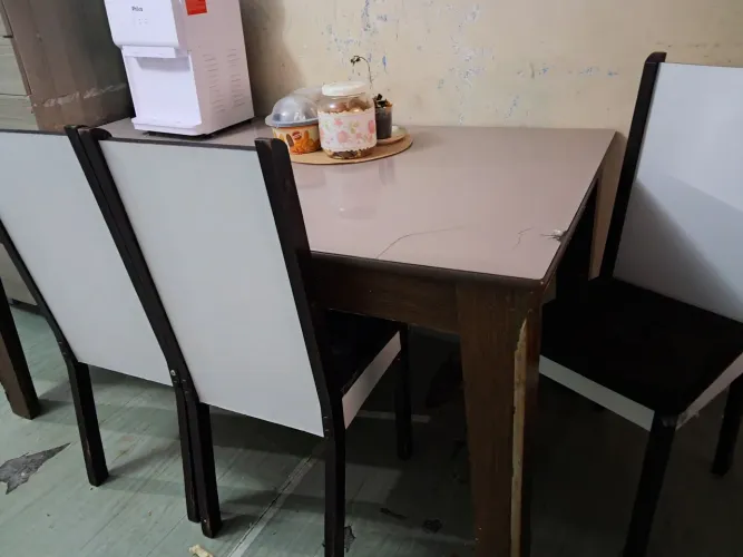 Mesa com cadeiras