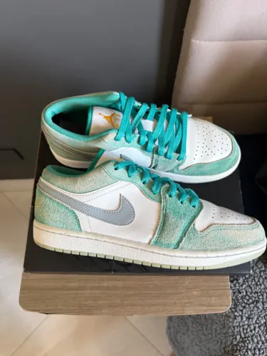 Air Jordan 1 Low New Emerald