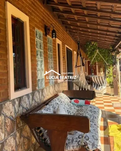Casa Urbana de Beleza Incrível, com 1200m² em Marmelopolis, Sul de Minas Gerais