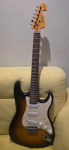 Guitarra Memphis by tagima pouco uso guardada a muito tempo ! Tudo perfeito . 500,00 reais