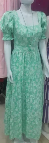 Vestido novo tamanho M valor 110,00 chamar  no WhatsApp *25.