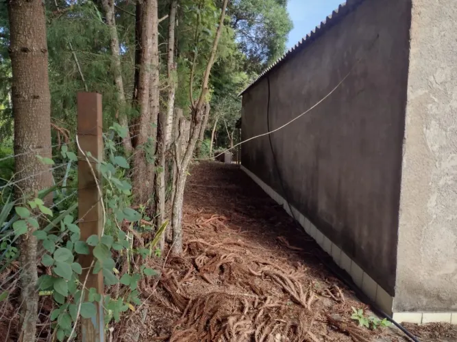 VENDO TERRENO COM CASA DE 2 CÔMODOS 