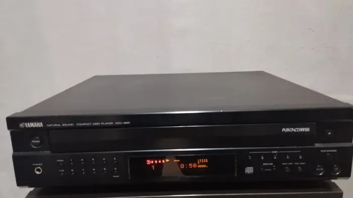 CD Player Yamaha CDC-685 - 5 Discos (Som Hi-Fi) - Sem controle - RETIRAR -