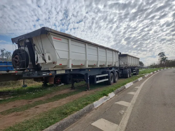 Rodocaçamba carreta 9 eixos Facchini caçamba com pneus
