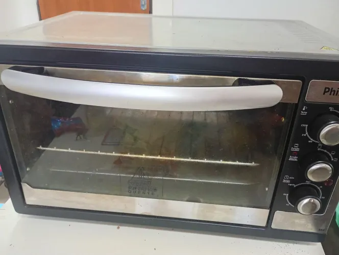 Forno Elétrico Philco 46 litros, em ótimo estado, funcionando perfeitamente.