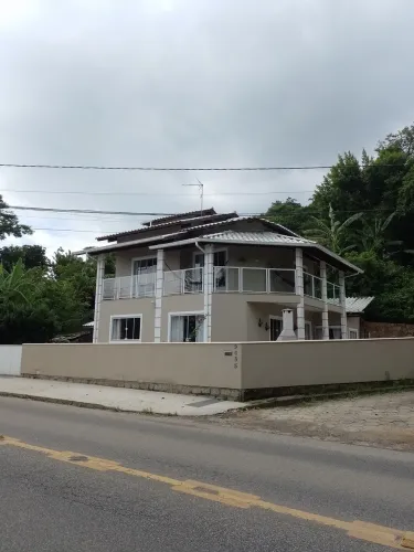 CASA ALTO PADRÃO COM PISCINA Á 50MT DA PRAIA