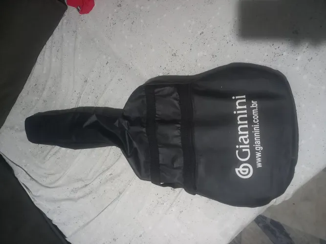 Vendo um violão