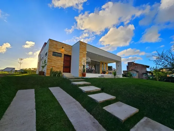 Casa de condomínio com 03 quartos à venda em Chã Grande/PE!