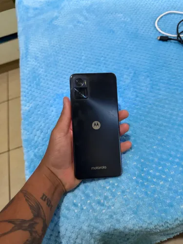Motorola E22
