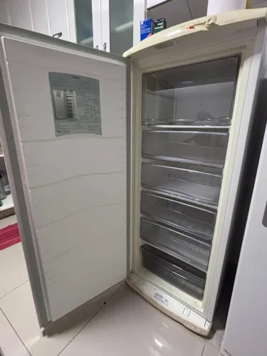 Freezer Consul CVU18 121 Litros em Ótimo estado e funcionando