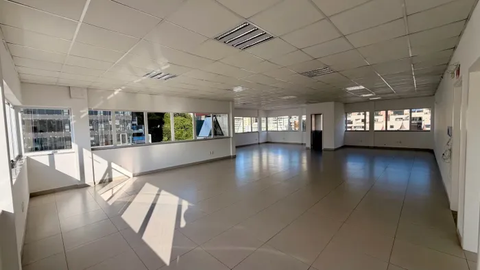 Sala Comercial para Locação na Avenida do Estado - Balneário Camboriú - 168 m²