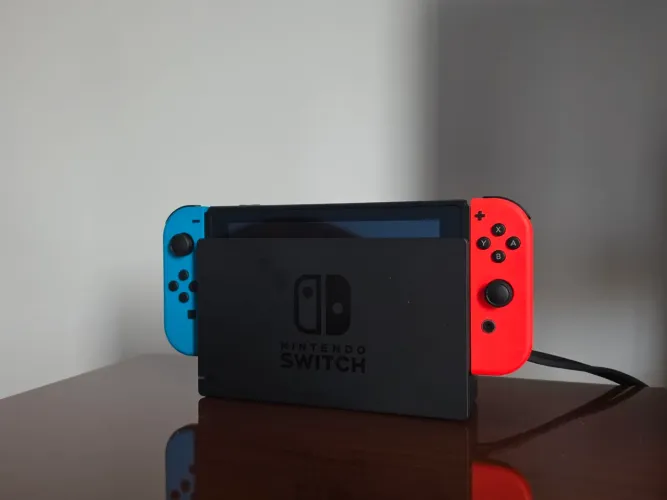 Nintendo Switch V2 Completo + Cartão SD + Jogo
