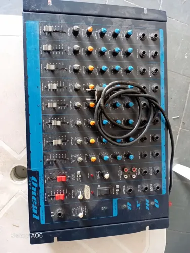 Vendo Mesa de 8 canais oneal