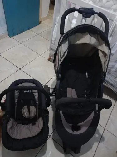 Carrinho de bebê + bebe conforto 