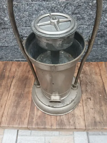 Cafeteira muito antiga.