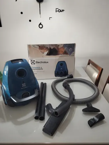 Vendo Aspirador de Pó Electrolux Sonic 1400 W