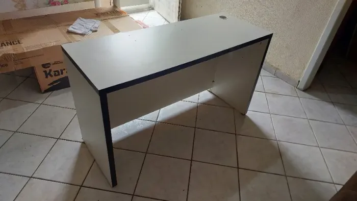 Mesa de estudos usada