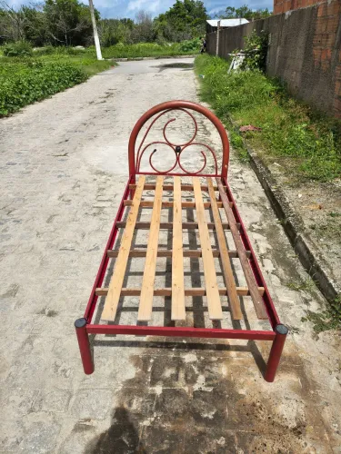 Cama de solteiro feita ferro 