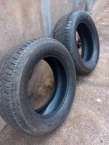 Vendo pneus mais de meia vida