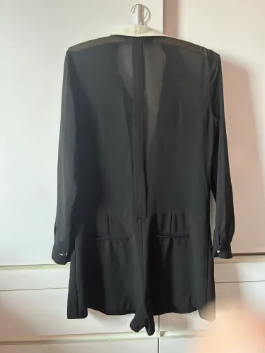 Macaquinho preto Zara, veste M, em ótimo estado