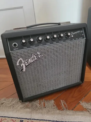 Amplificador Fender Champion 20 para guitarra
