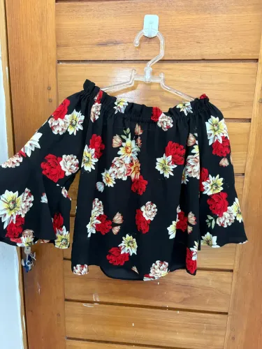Blusa ombro a ombro crepe