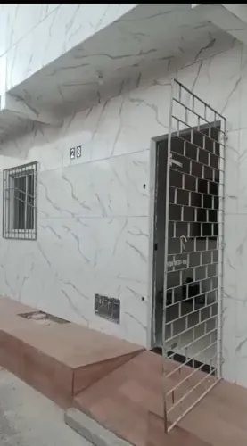 Casa com 2 quartos, banheiro com box ,cozinha americana,área de serviço e ventilação